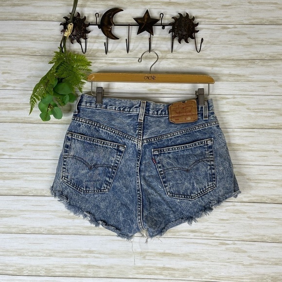 Vintage Highwaisted Acidwash Raw Hem Buttonfly Levi’s 501 Hotpants Short Shorts - Picture 4 of 6
